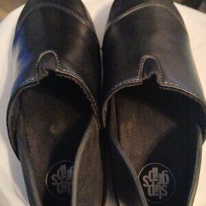 slip grip  woman clog size 5m